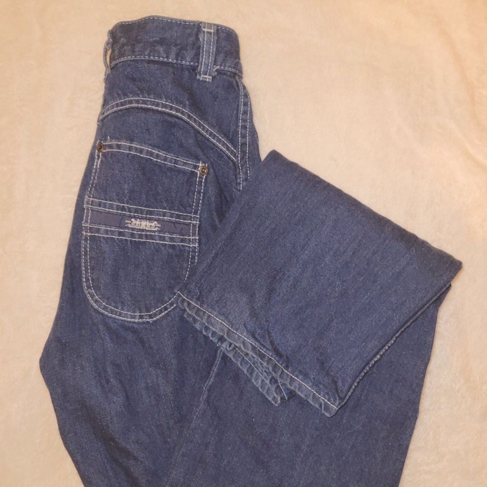 High waisted 90s jeans